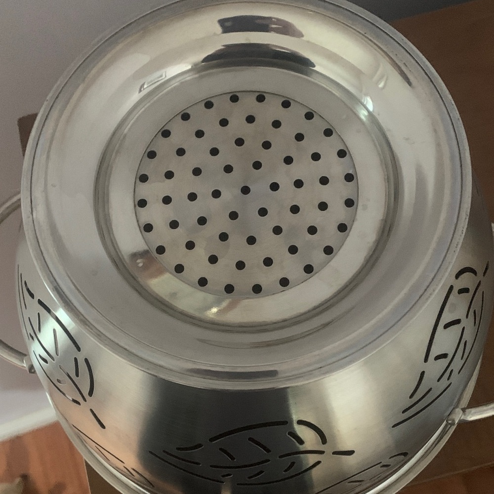 🍂 Good Cook Leaf Pattern Steel Colander - Picture 3 of 6